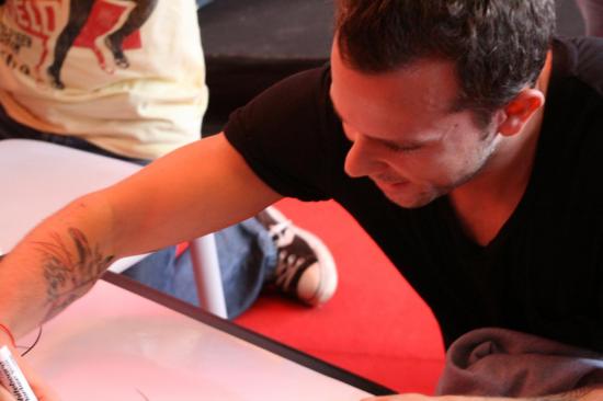 M83 (Anthony) 2 dessine ... (Photo PR F10)