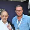 Le directeur des Vieilles charrues et le Ministre Le Drian (Photo PR F10)